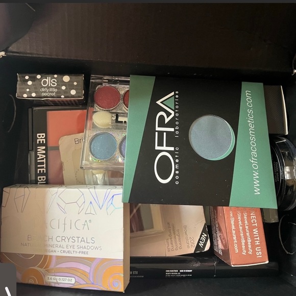 Mystery Box of Beauty/Pamper Yourself Items - Picture 2 of 7